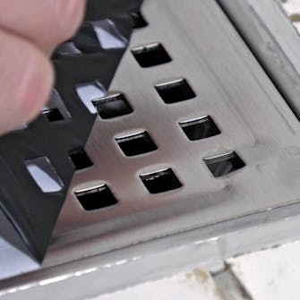 Slukrist bad: Fjern beskyttelsesfolien på den nye risten. Slukrist bad: Fjern beskyttelsesfolien på den nye risten.